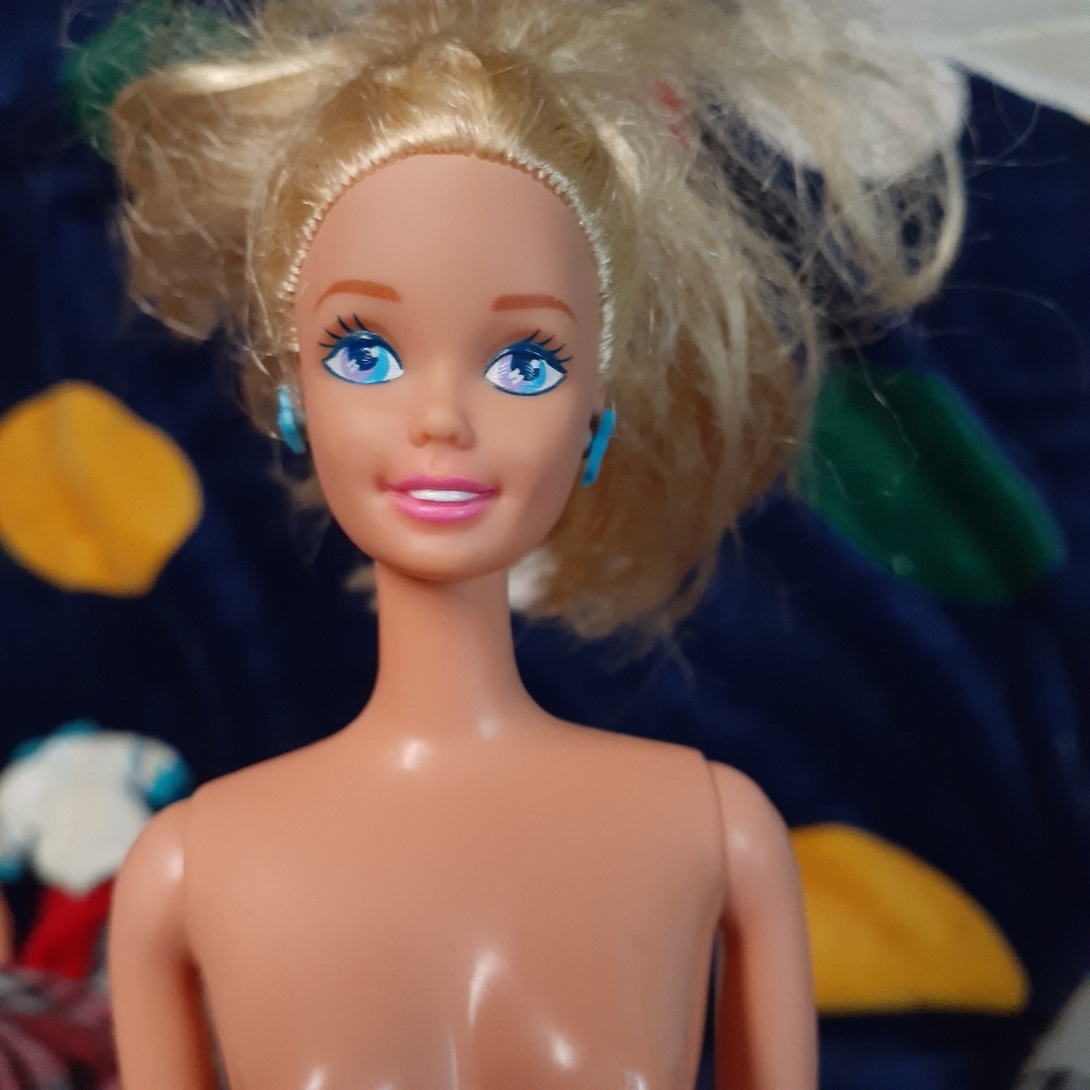 1994 Vtg Barbie With Outfit Absolutely Beautiful Great Hair Blonde Blue Eyes